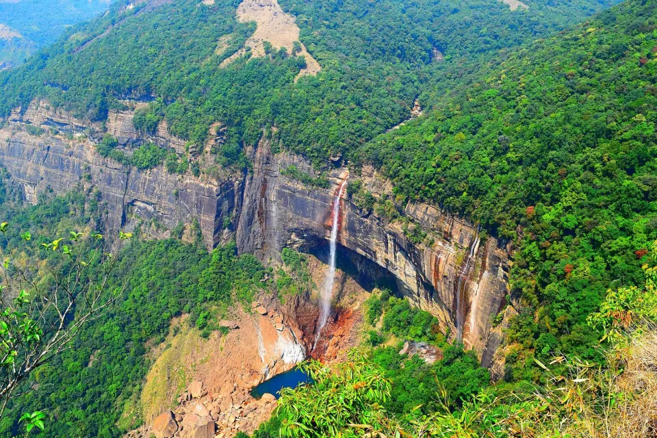 Nohkalikai Falls dropping into a green gorge near Cherrapunji